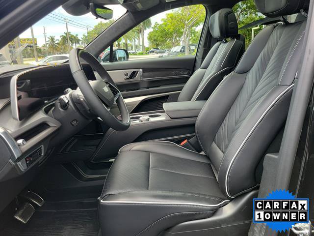 Certified 2026 Cadillac Vistiq Platinum w/ LPO, Floor Liner Package AWD/4WD image 13