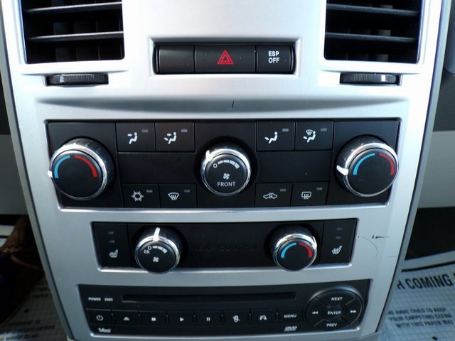 Used 2009 Chrysler Town & Country Touring image 28