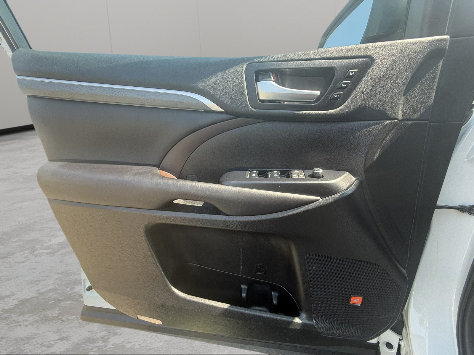 Used 2019 Toyota Highlander Limited AWD/4WD image 23