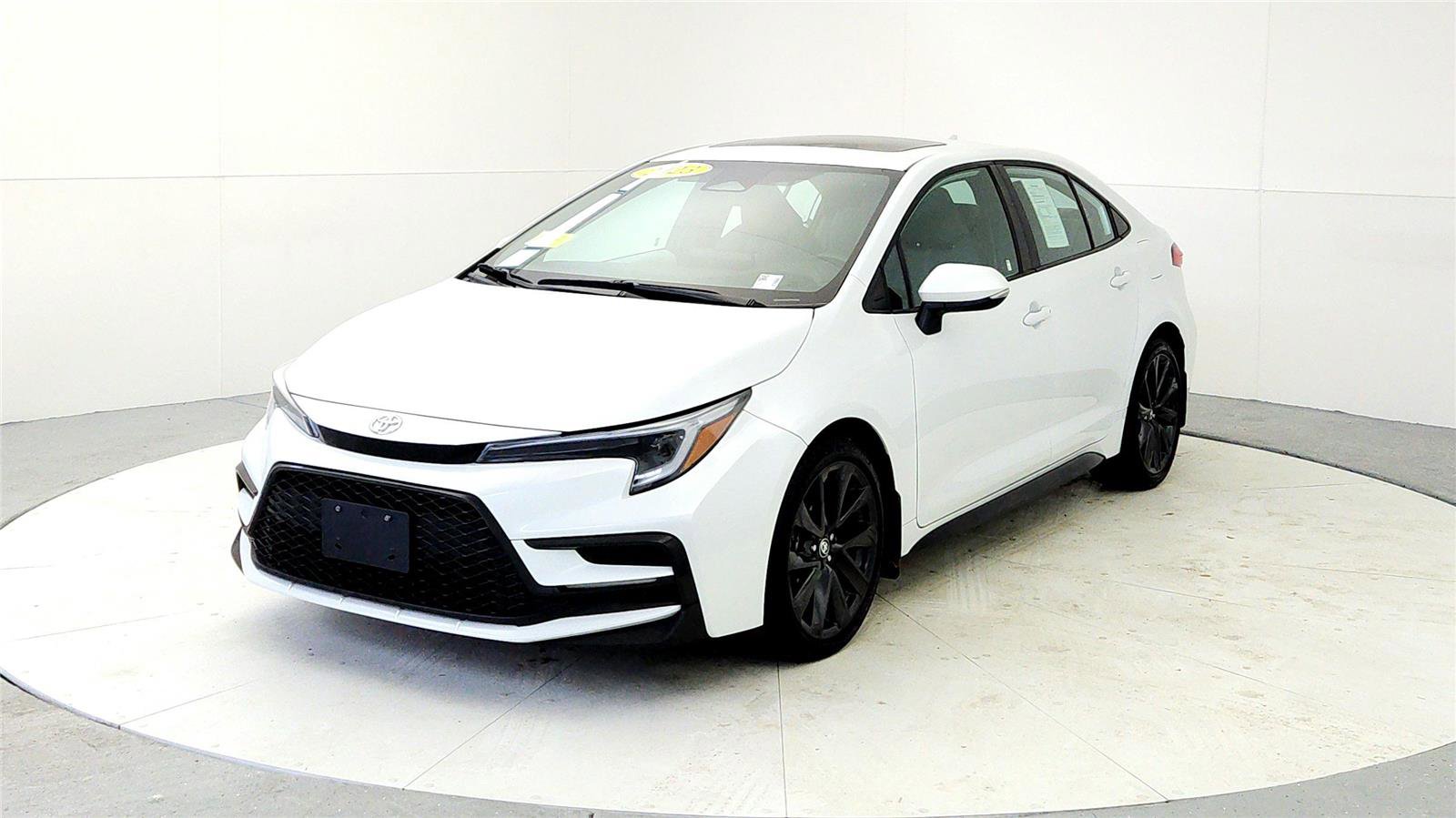 Certified 2023 Toyota Corolla SE w/ SE Premium Package image 2