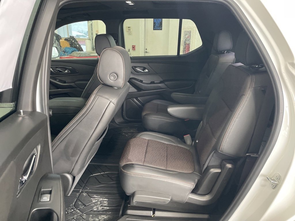 Used 2023 Chevrolet Traverse High Country image 11