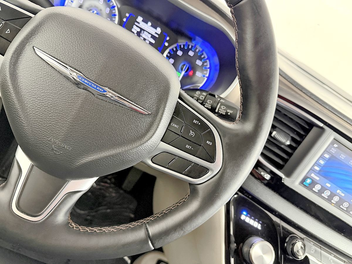 Used 2018 Chrysler Pacifica Touring-L w/ Tire & Wheel Group FWD image 56