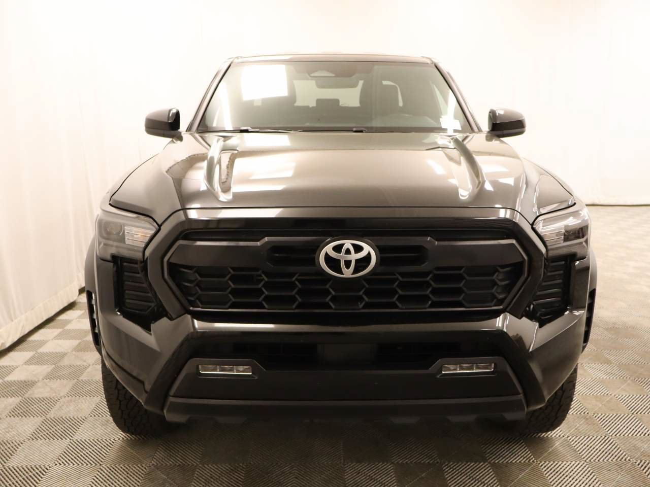 Used 2024 Toyota Tacoma TRD Off-Road AWD/4WD image 4
