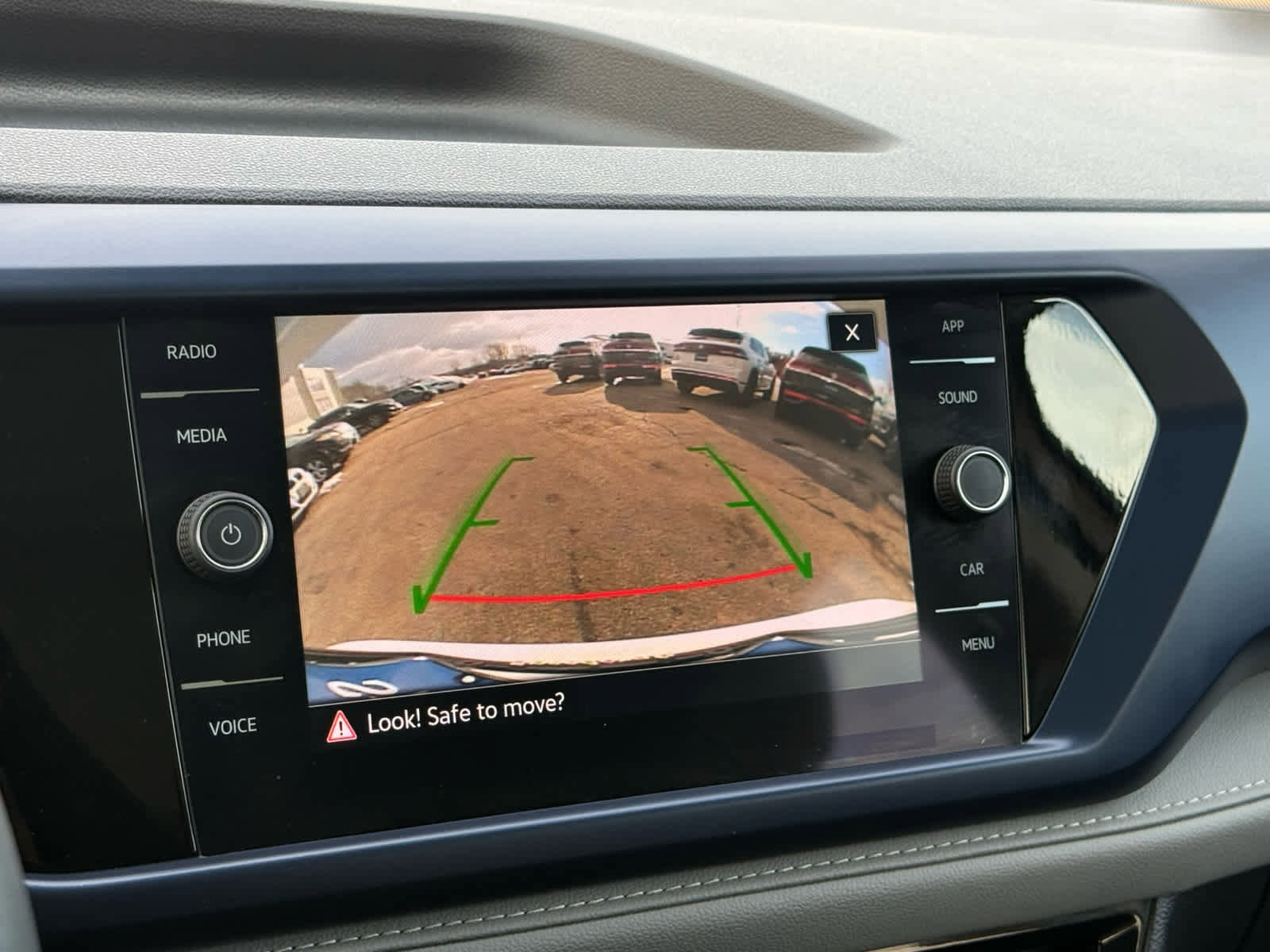 Used 2024 Volkswagen Taos SE image 29