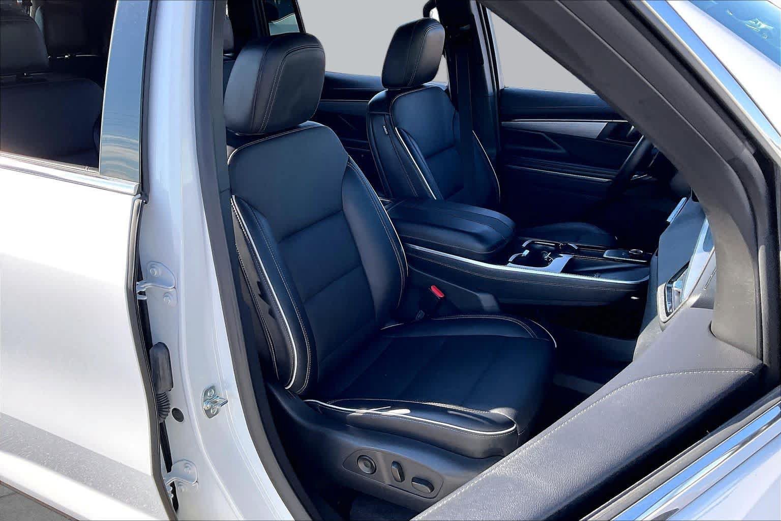 Used 2025 Buick Enclave Preferred FWD image 9