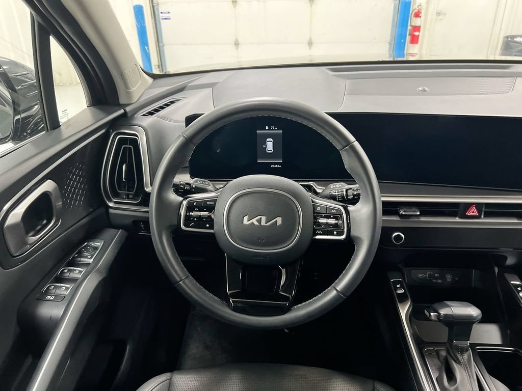 Used 2025 Kia Sorento EX FWD image 11