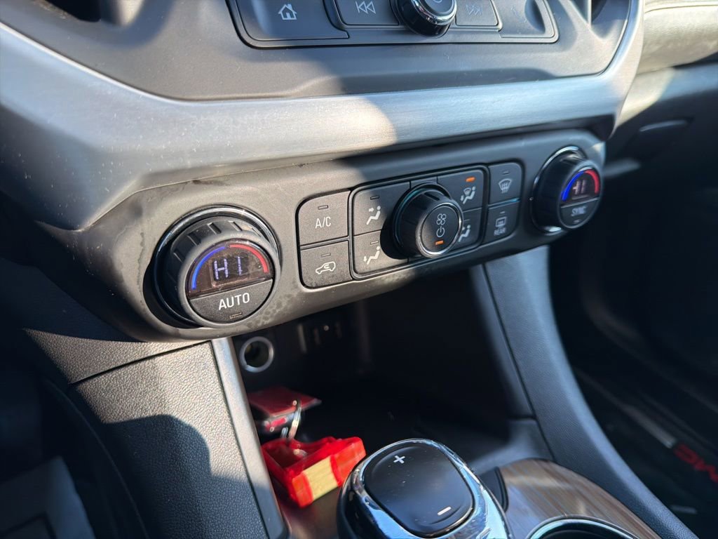 Used 2018 GMC Acadia SLE image 32