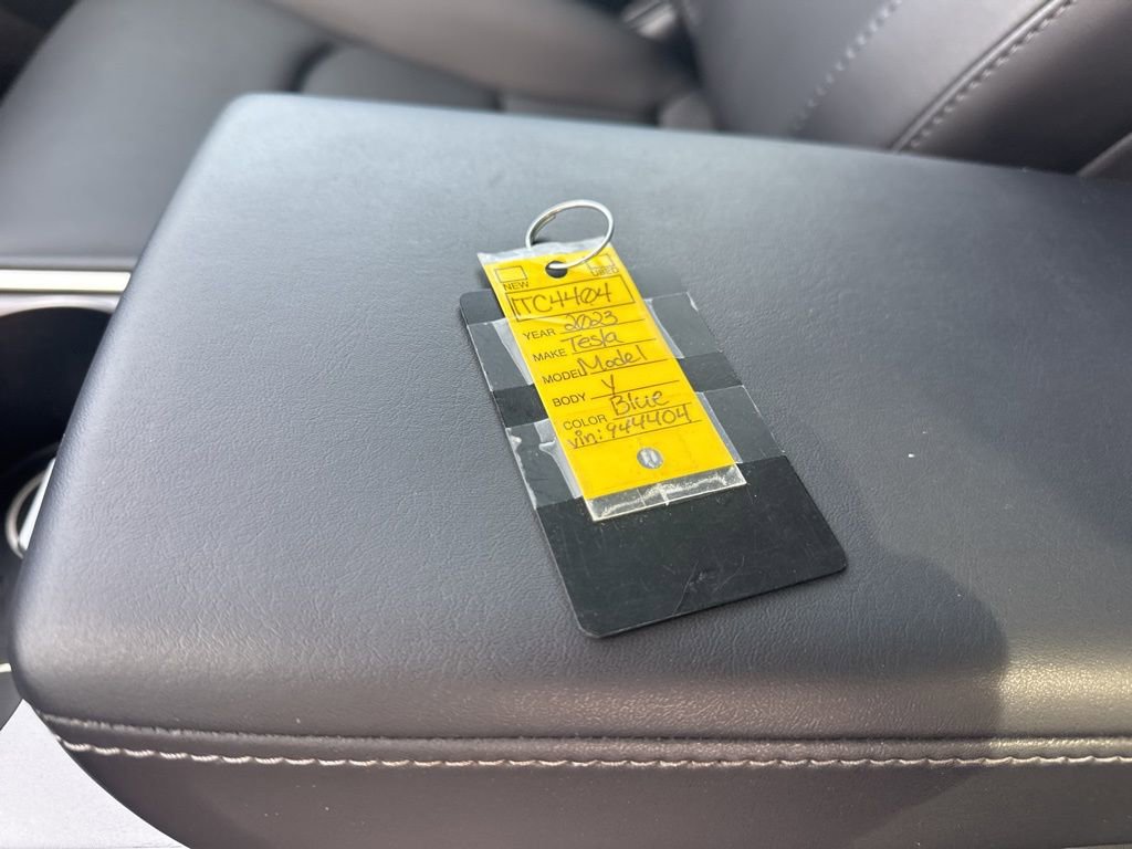 Used 2023 Tesla Model Y 2WD image 36