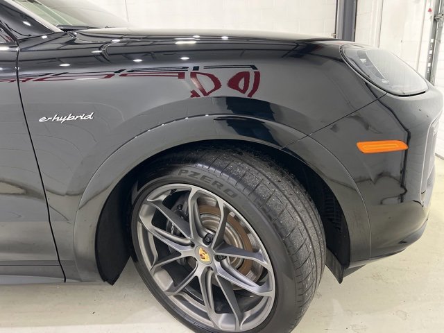 Used 2024 Porsche Cayenne Coupe image 4