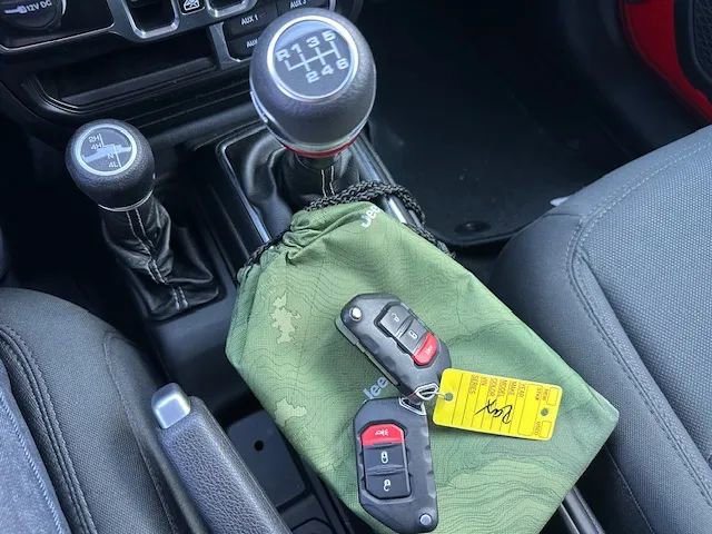 Used 2021 Jeep Wrangler Unlimited Sahara image 30