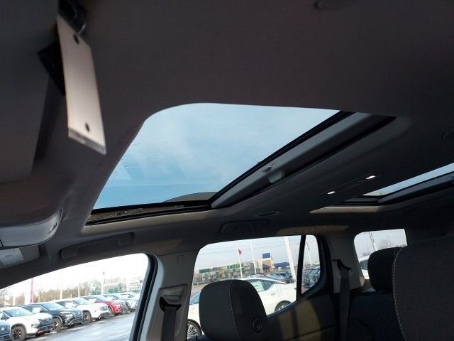 Certified 2023 GMC Acadia SLE w/ Driver Convenience Package image 11