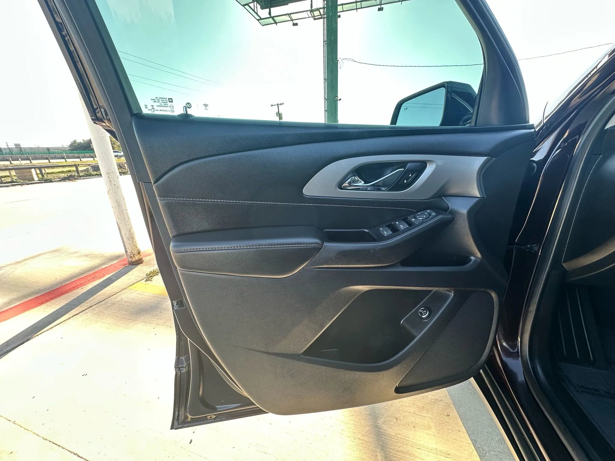Used 2020 Chevrolet Traverse LT FWD image 35