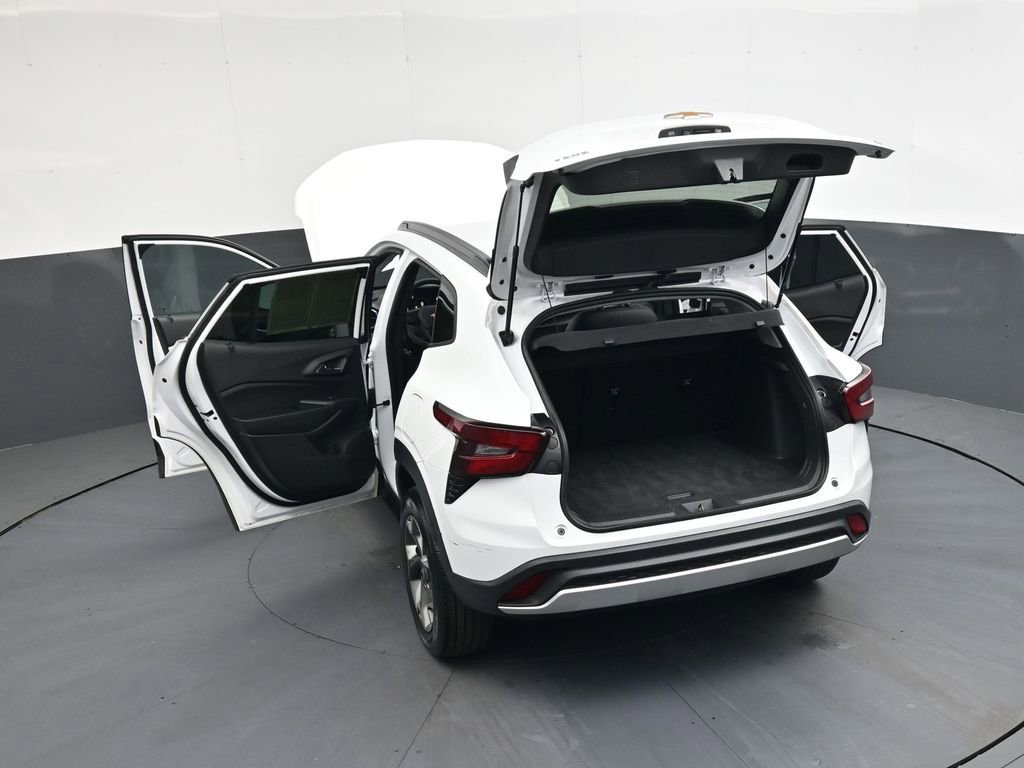 Used 2025 Chevrolet Trax LT image 44