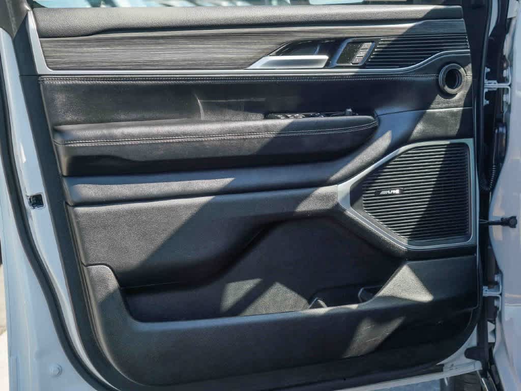 Certified 2024 Jeep Wagoneer L Series II w/ Flexible Seating Group AWD/4WD image 18