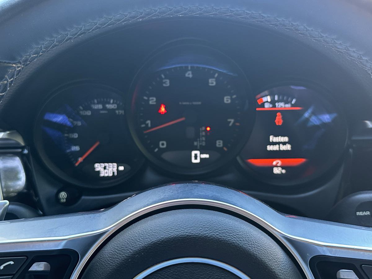 Used 2018 Porsche Macan AWD/4WD image 32