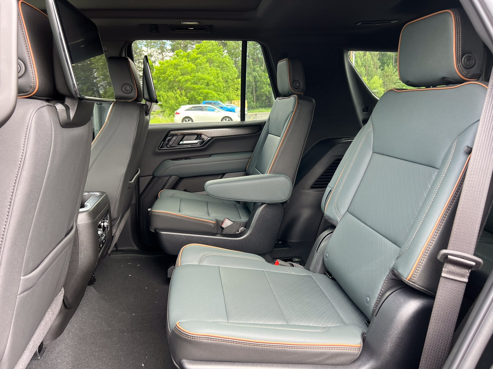 New 2026 GMC Yukon AT4 w/ AT4 Premium Plus Package AWD/4WD image 5