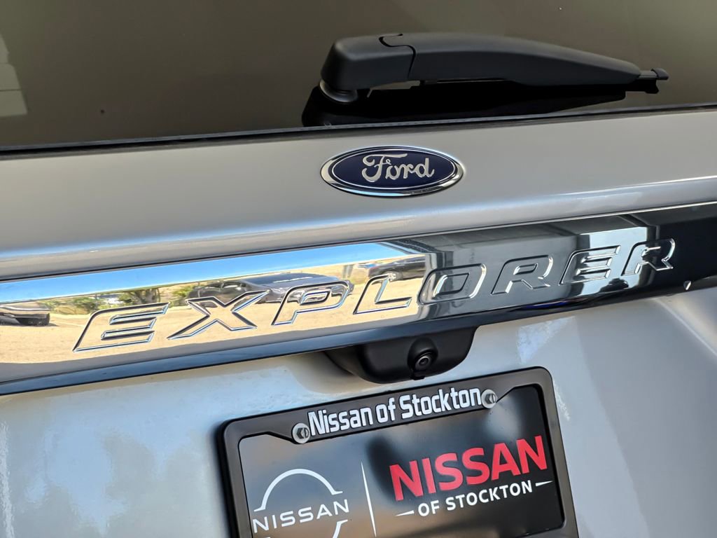 Used 2021 Ford Explorer XLT w/ Equipment Group 202A AWD/4WD image 26