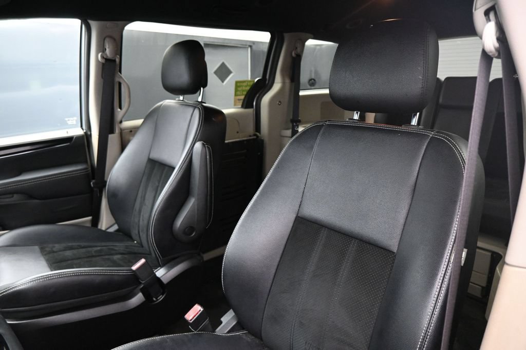 Used 2015 Dodge Grand Caravan SXT FWD image 12