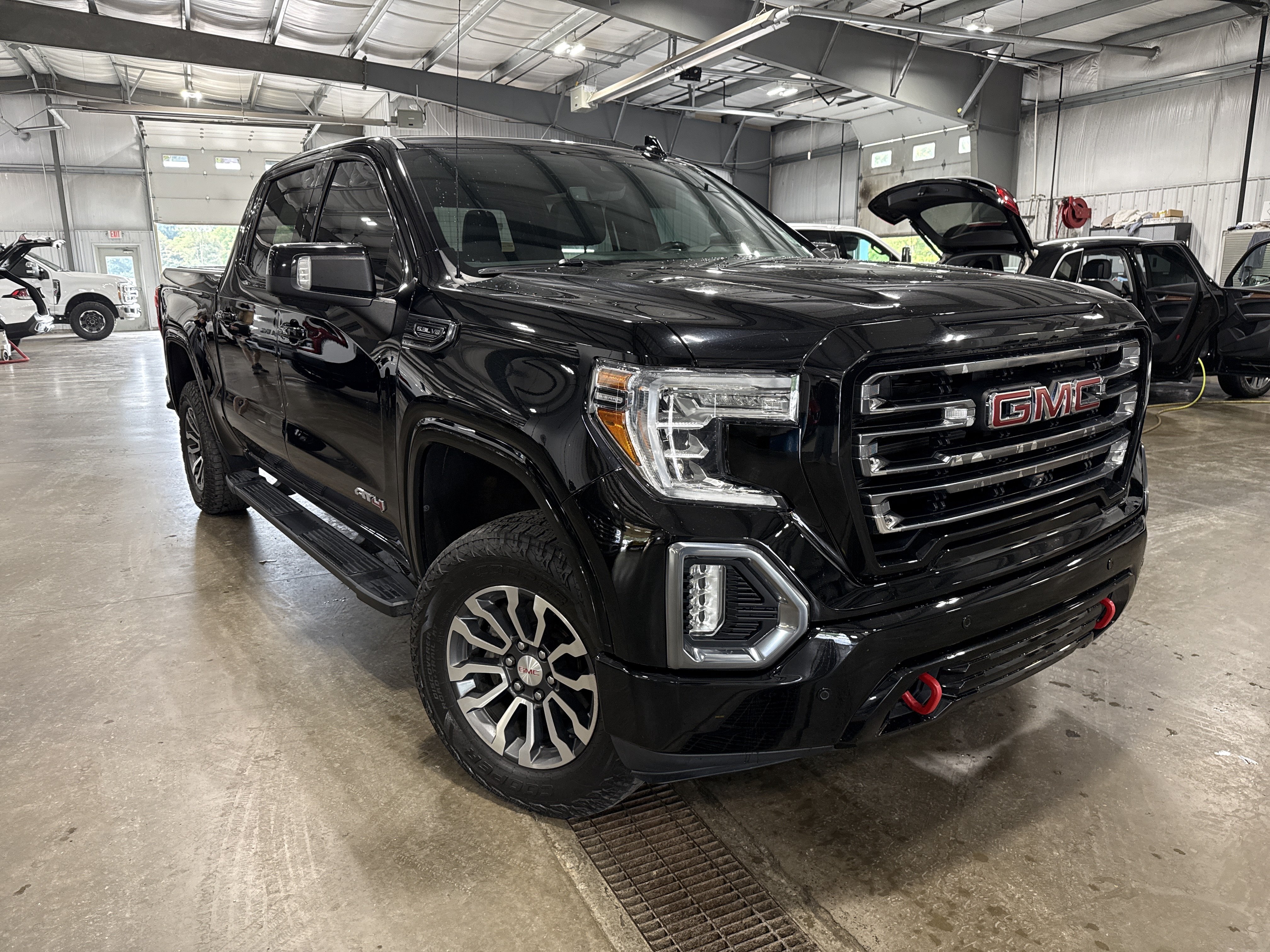 Used 2020 GMC Sierra 1500 AT4 w/ AT4 Premium Package AWD/4WD image 2