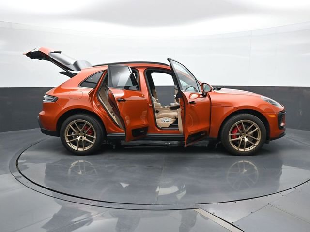 Certified 2023 Porsche Macan S AWD/4WD image 33
