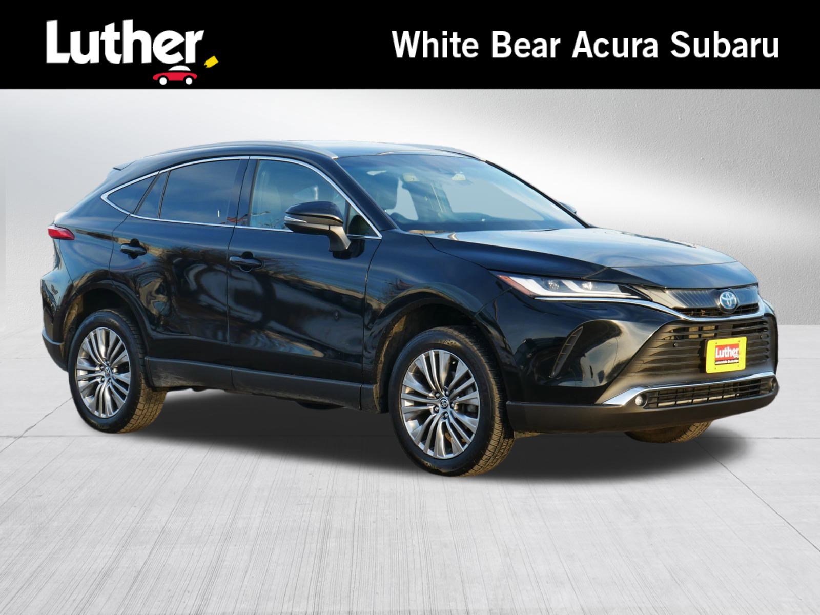 Used 2024 Toyota Venza XLE image 1