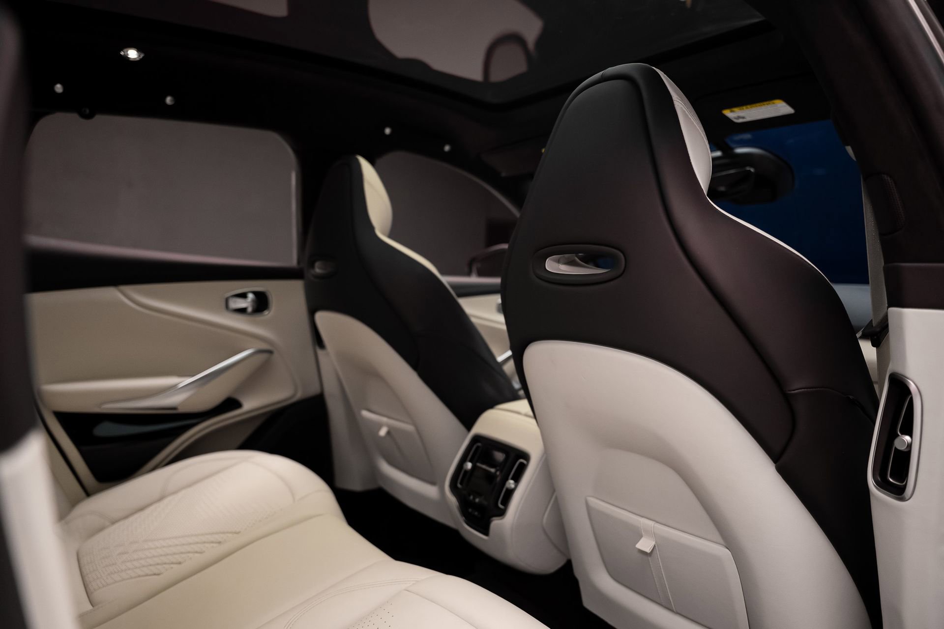 Used 2023 Aston Martin DBX AWD/4WD image 67