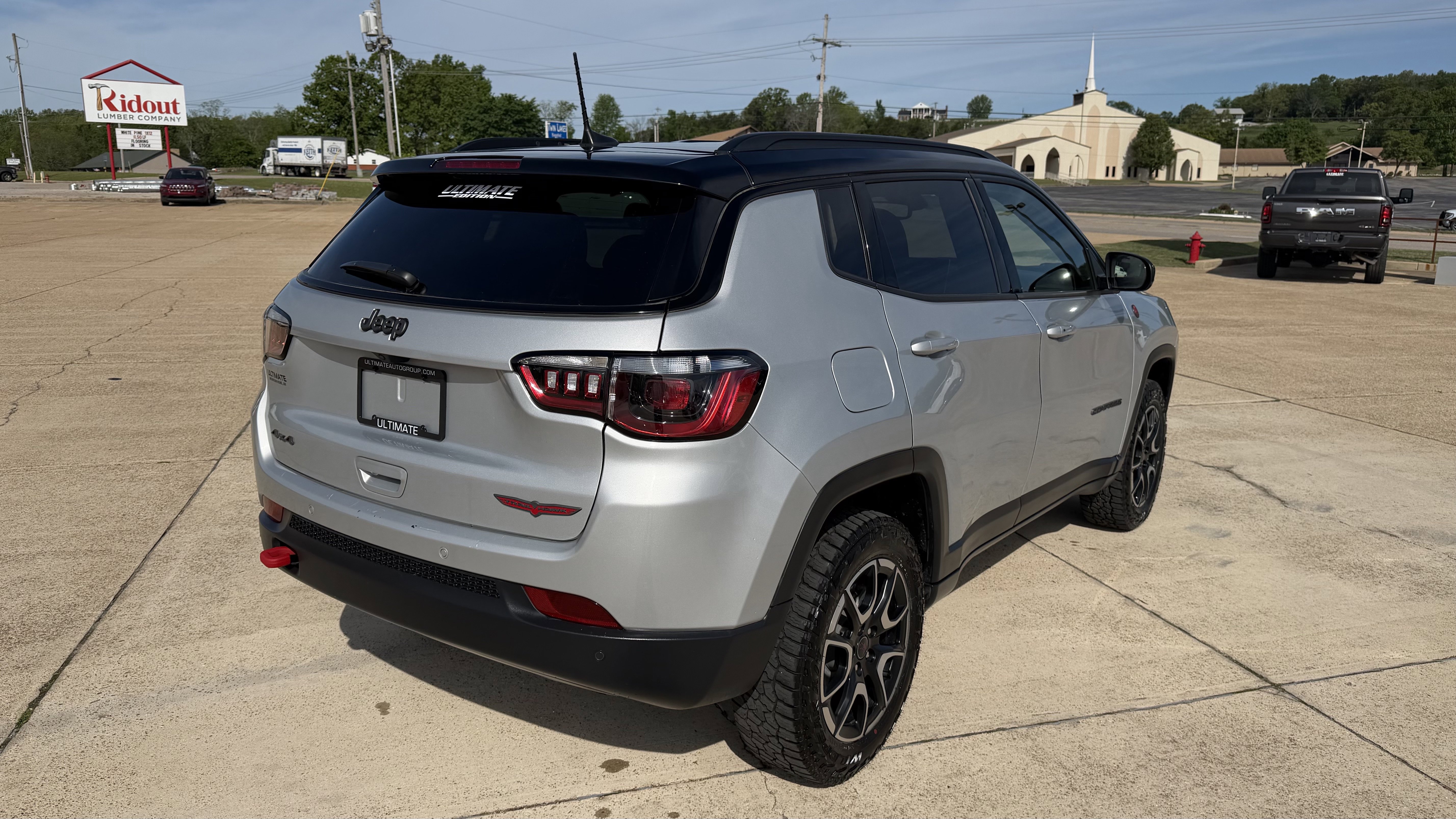 Used 2025 Jeep Compass Trailhawk AWD/4WD image 8