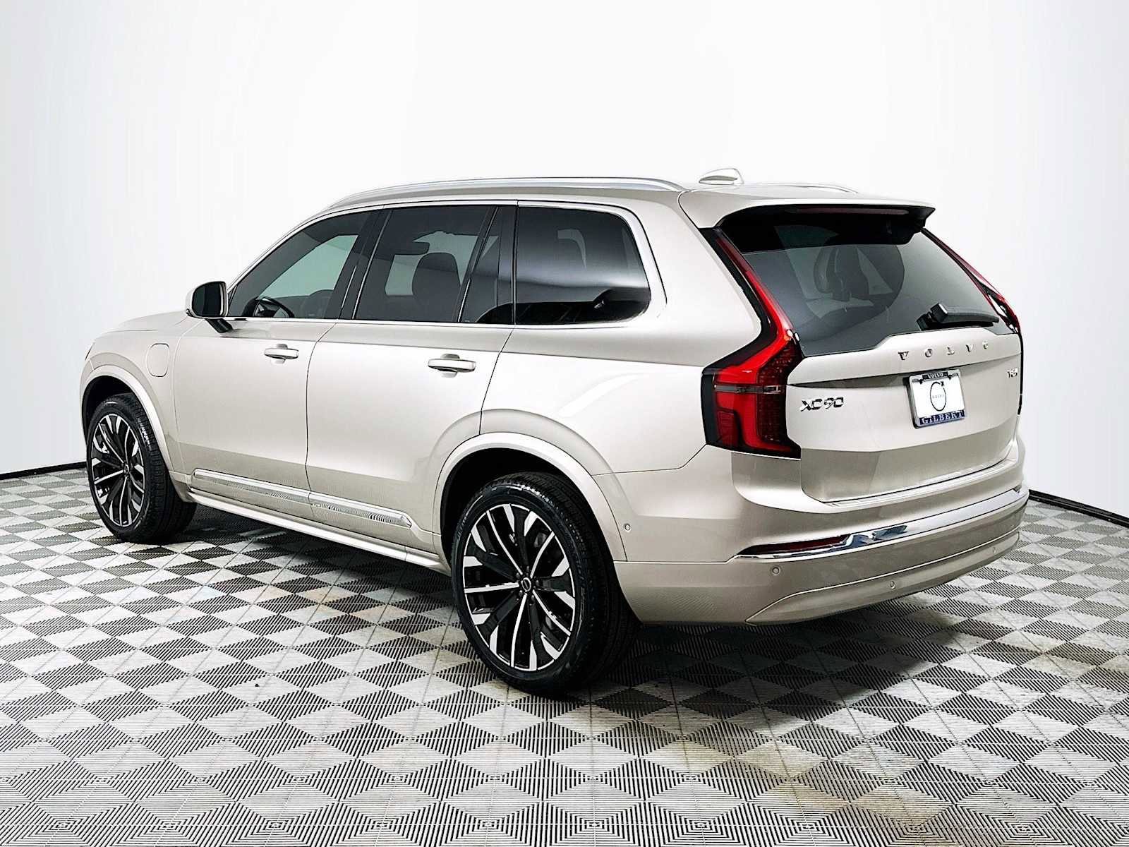 New 2026 Volvo XC90 T8 Plus w/ Protection Package Premier AWD/4WD image 5