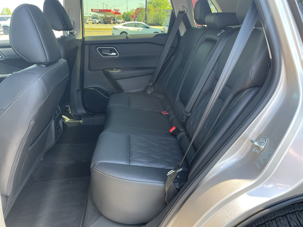 Used 2025 Nissan Rogue Platinum w/ Tech Package image 20