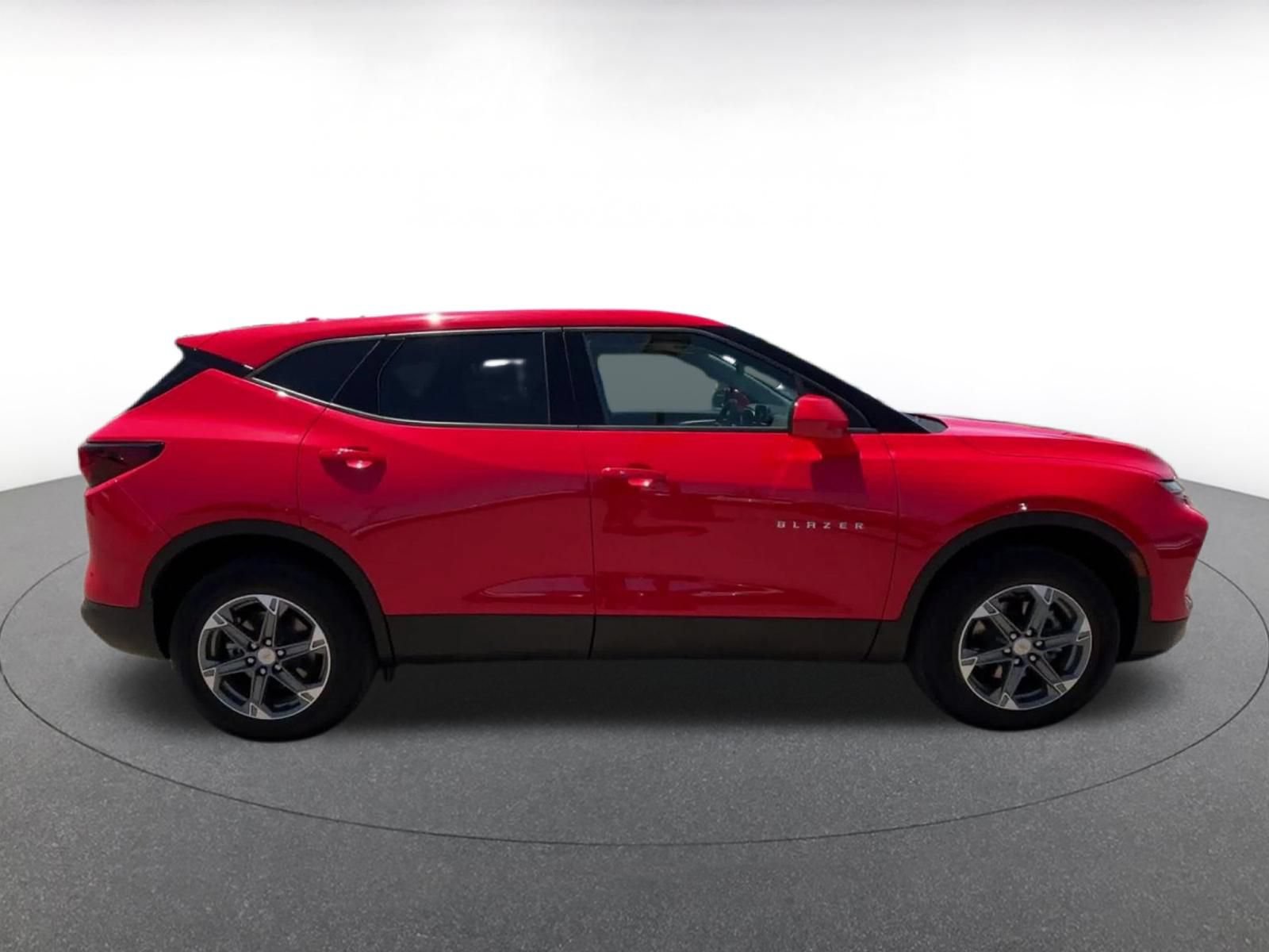 Used 2025 Chevrolet Blazer LT FWD image 16