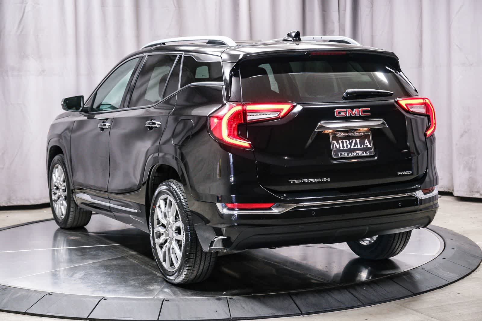 Used 2022 GMC Terrain Denali AWD/4WD image 2