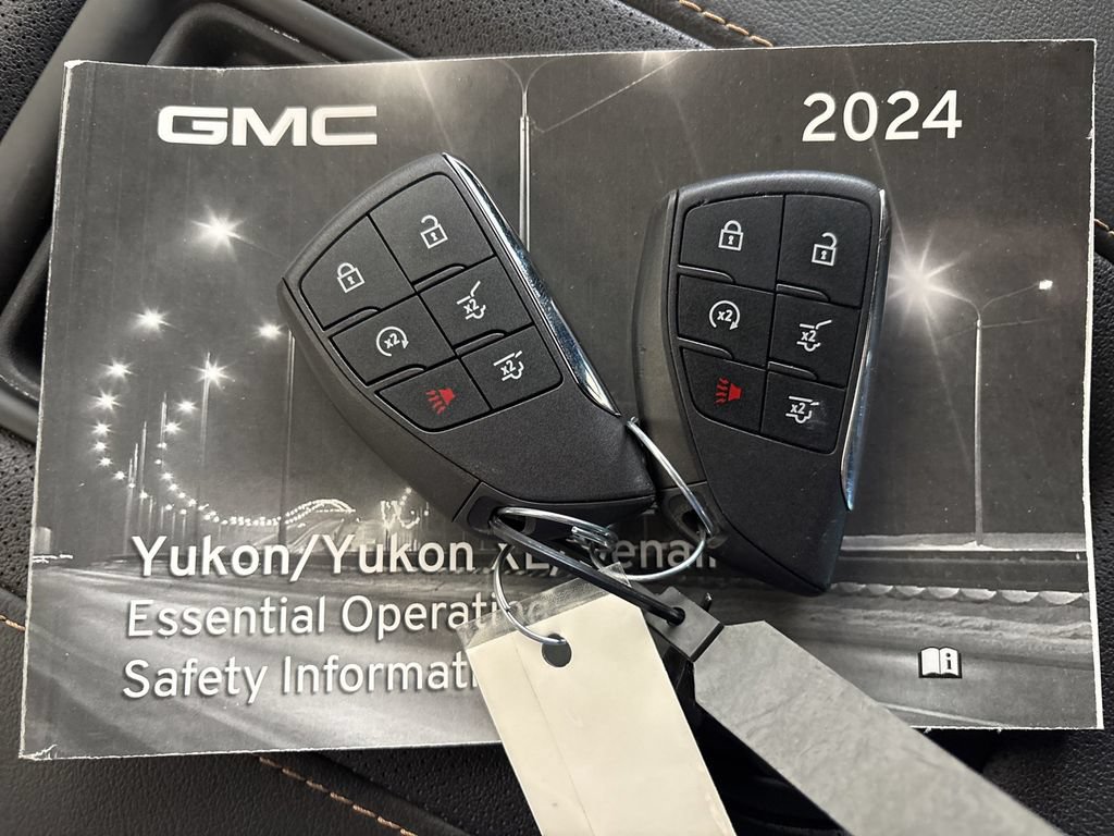 Used 2024 GMC Yukon AT4 w/ AT4 Premium Package AWD/4WD image 38
