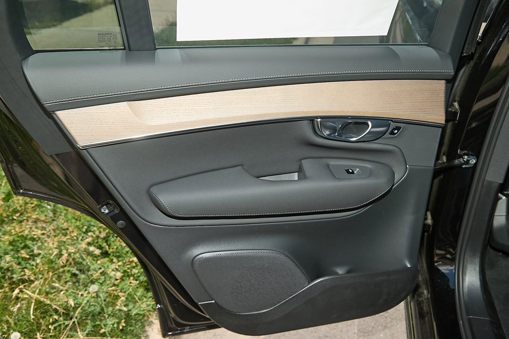 New 2025 Volvo XC90 B6 Plus w/ Protection Package image 18