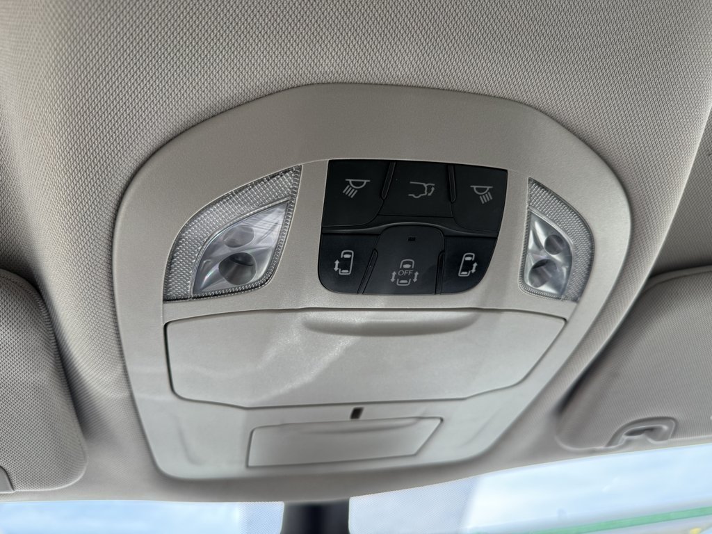 Used 2024 Chrysler Pacifica Touring-L FWD image 34