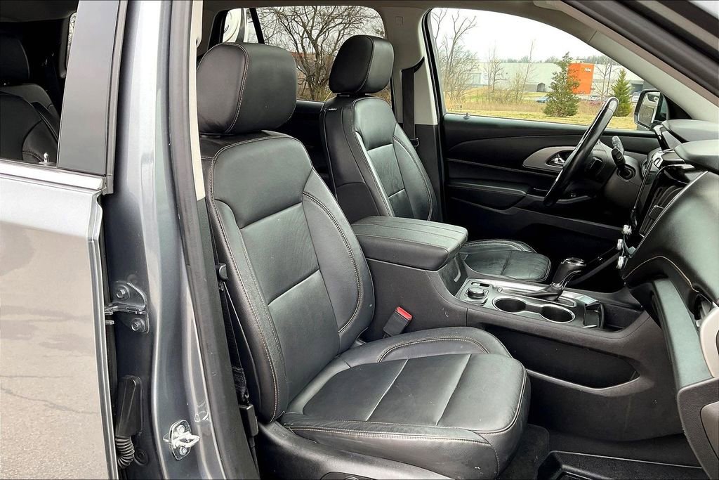 Used 2020 Chevrolet Traverse LT w/ LT Premium Package image 7