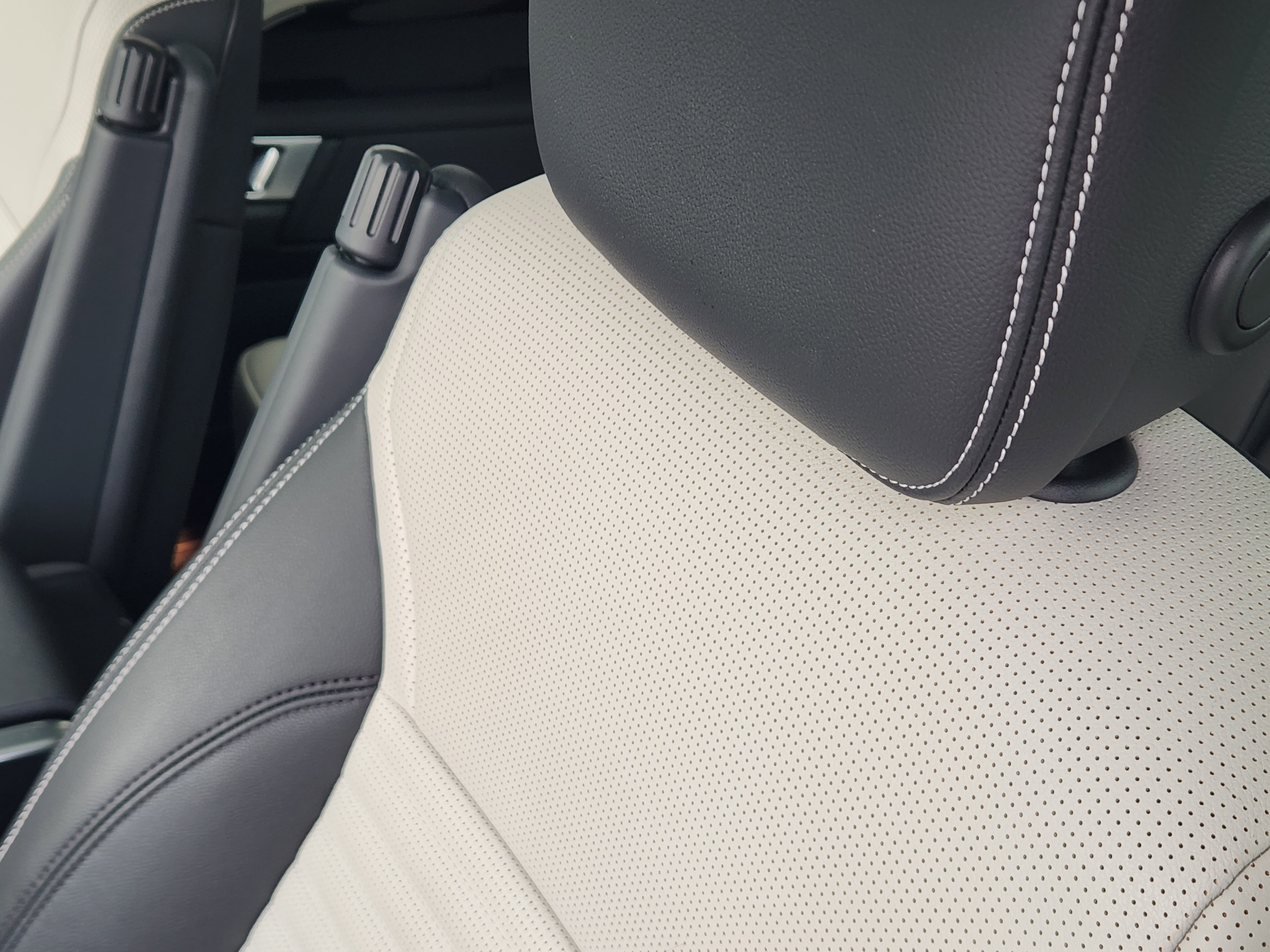 Certified 2025 Land Rover Discovery S image 16