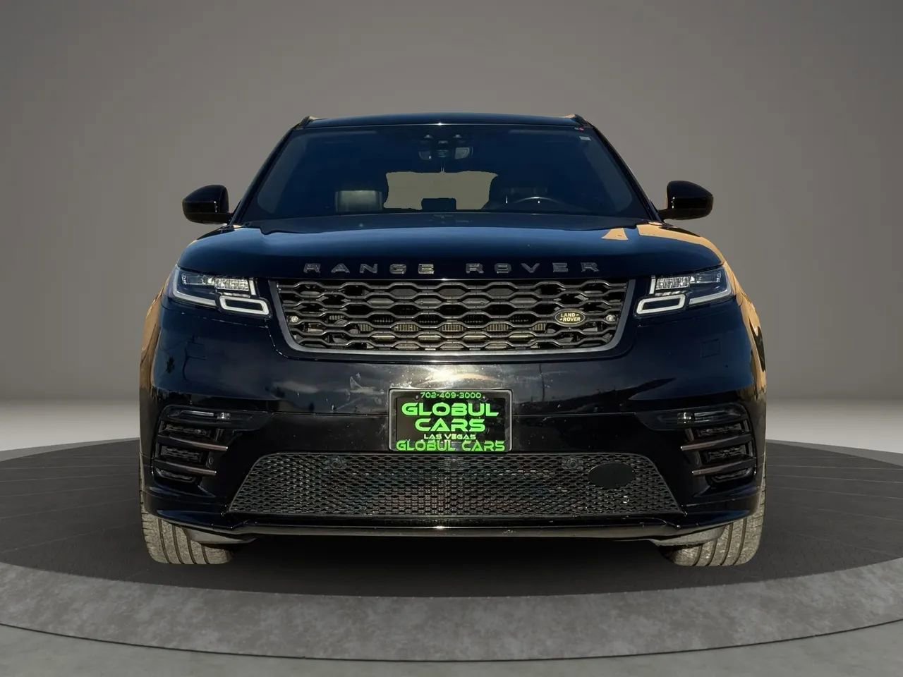 Used 2019 Land Rover Range Rover Velar R-Dynamic SE AWD/4WD image 3