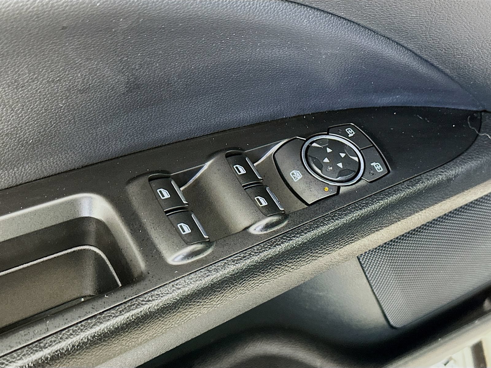 Used 2017 Ford Fusion SE w/ Fusion SE Technology Package FWD image 17