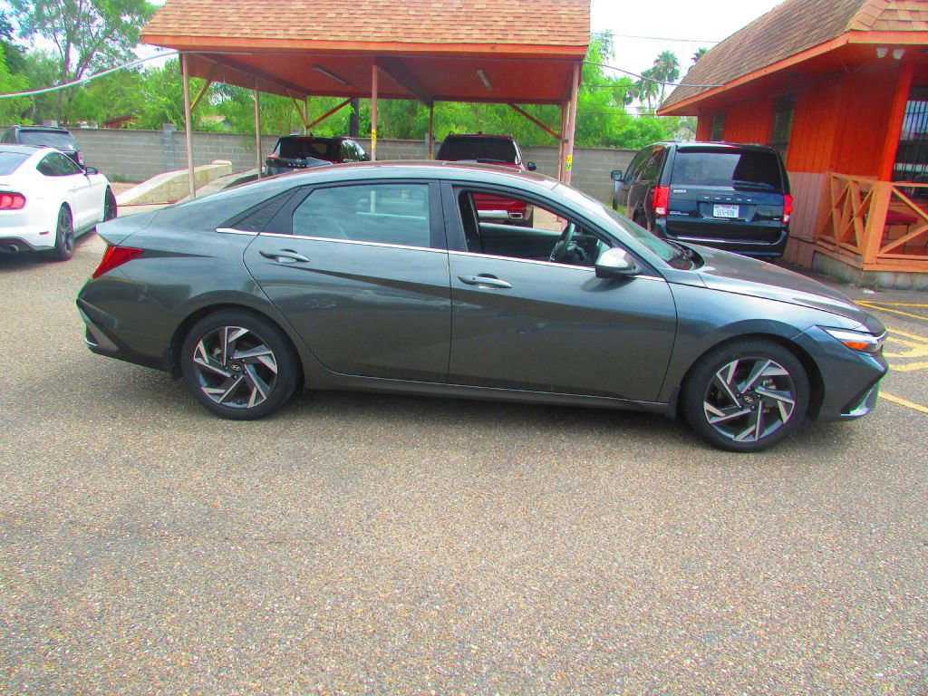 Used 2024 Hyundai Elantra SEL w/ Convenience Package image 5