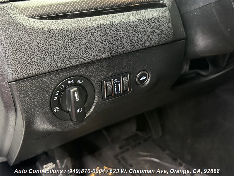 Used 2012 Chrysler 300 S RWD image 18