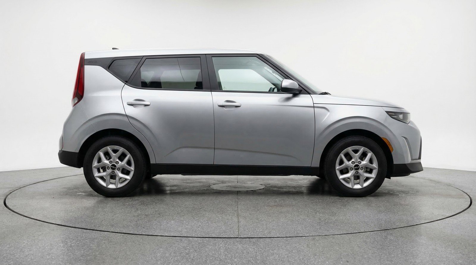 Used 2025 Kia Soul LX w/ LX Technology Package FWD image 11