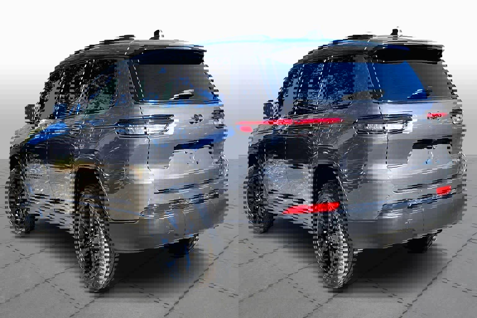 Used 2024 Jeep Grand Cherokee L Limited w/ Black Appearance Package image 11