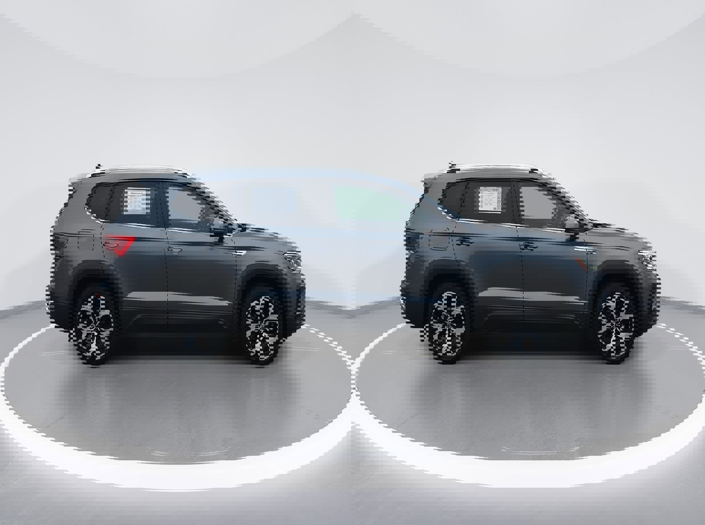 Certified 2022 Volkswagen Taos SEL w/ Panoramic Sunroof Package image 2