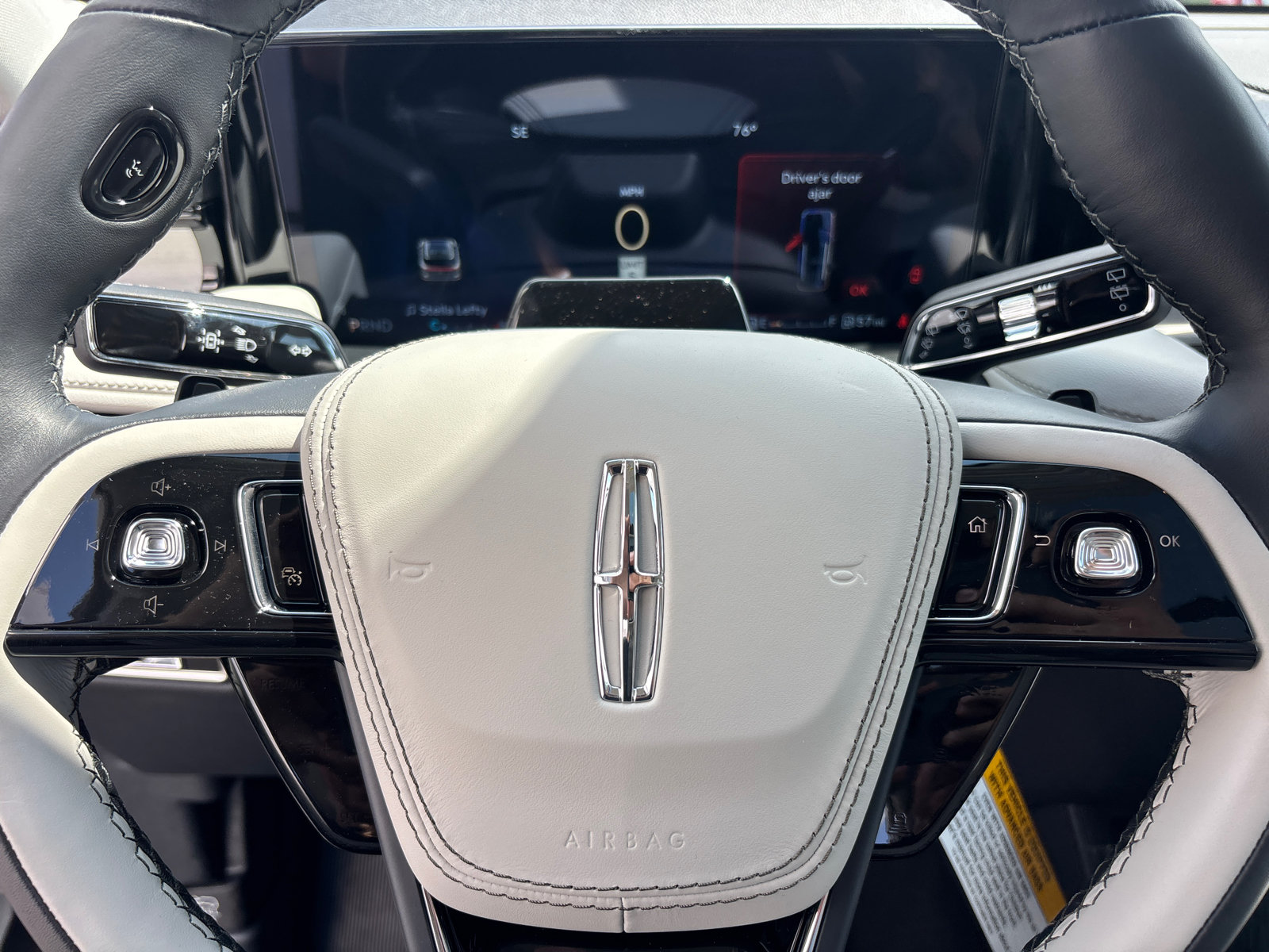 New 2026 Lincoln Aviator Reserve w/ Illumination Package AWD/4WD image 16