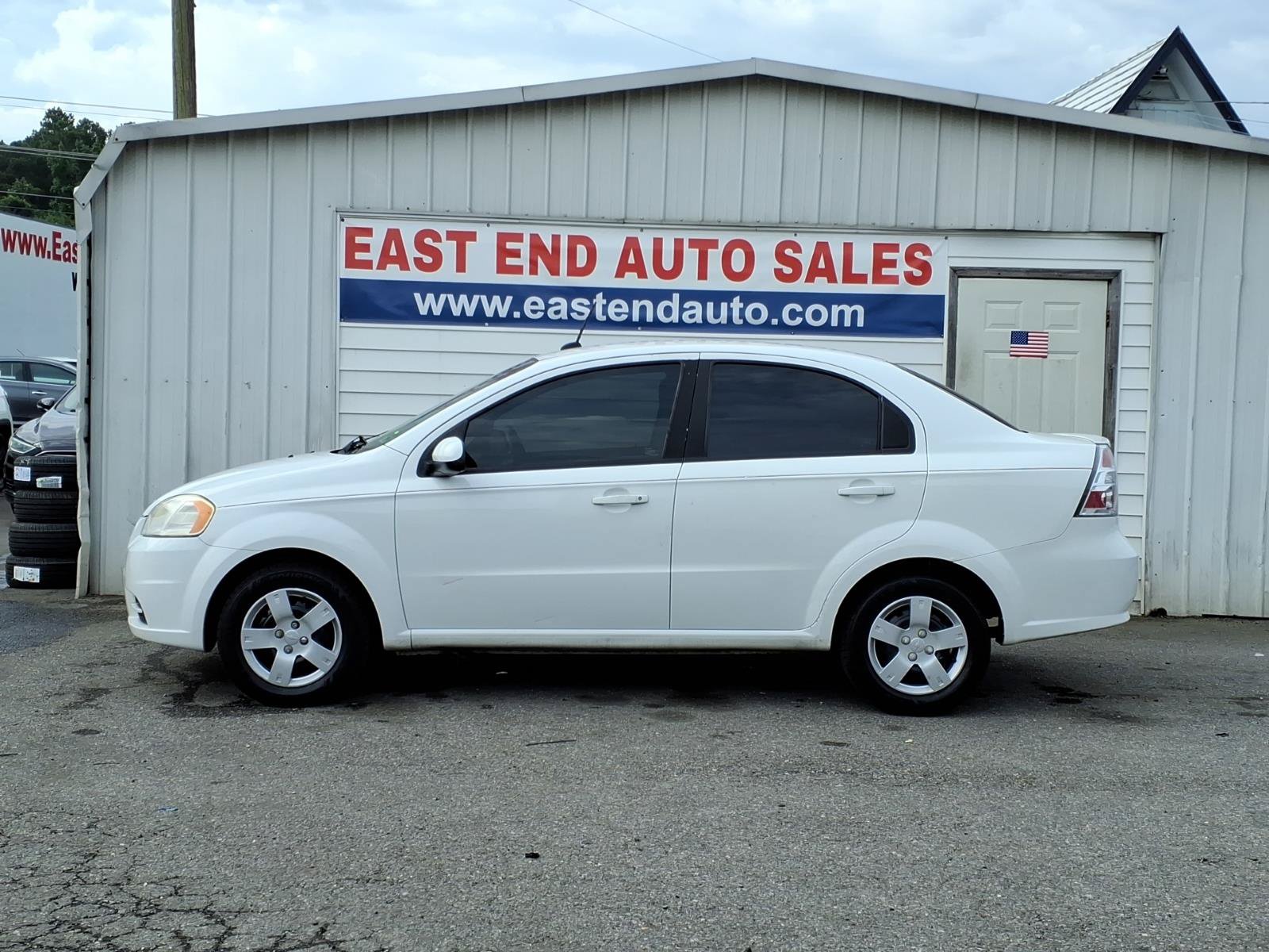 Used 2011 Chevrolet Aveo LT FWD image 2