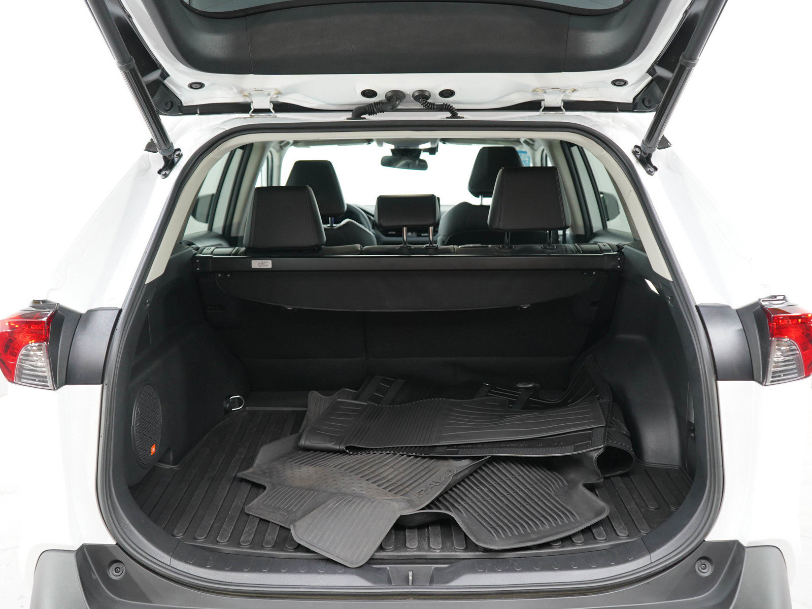 Used 2023 Toyota RAV4 XLE Premium AWD/4WD image 16