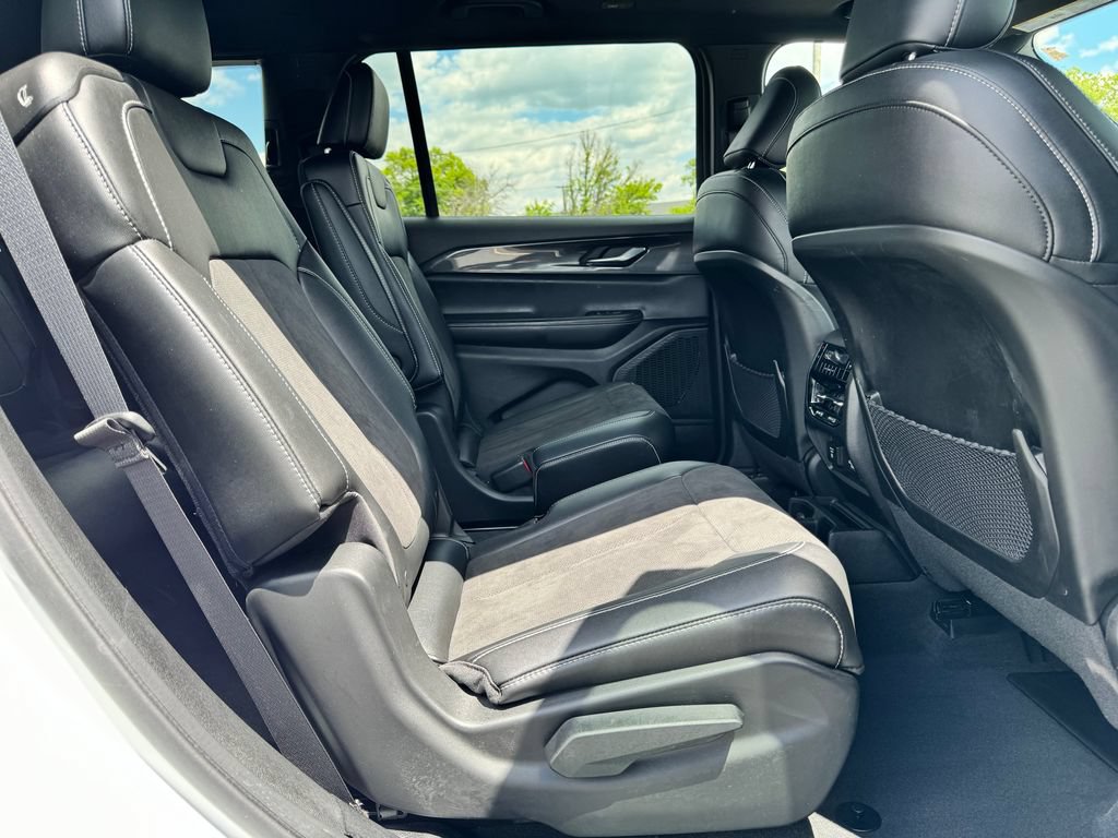 Used 2023 Jeep Grand Cherokee L Laredo AWD/4WD image 14