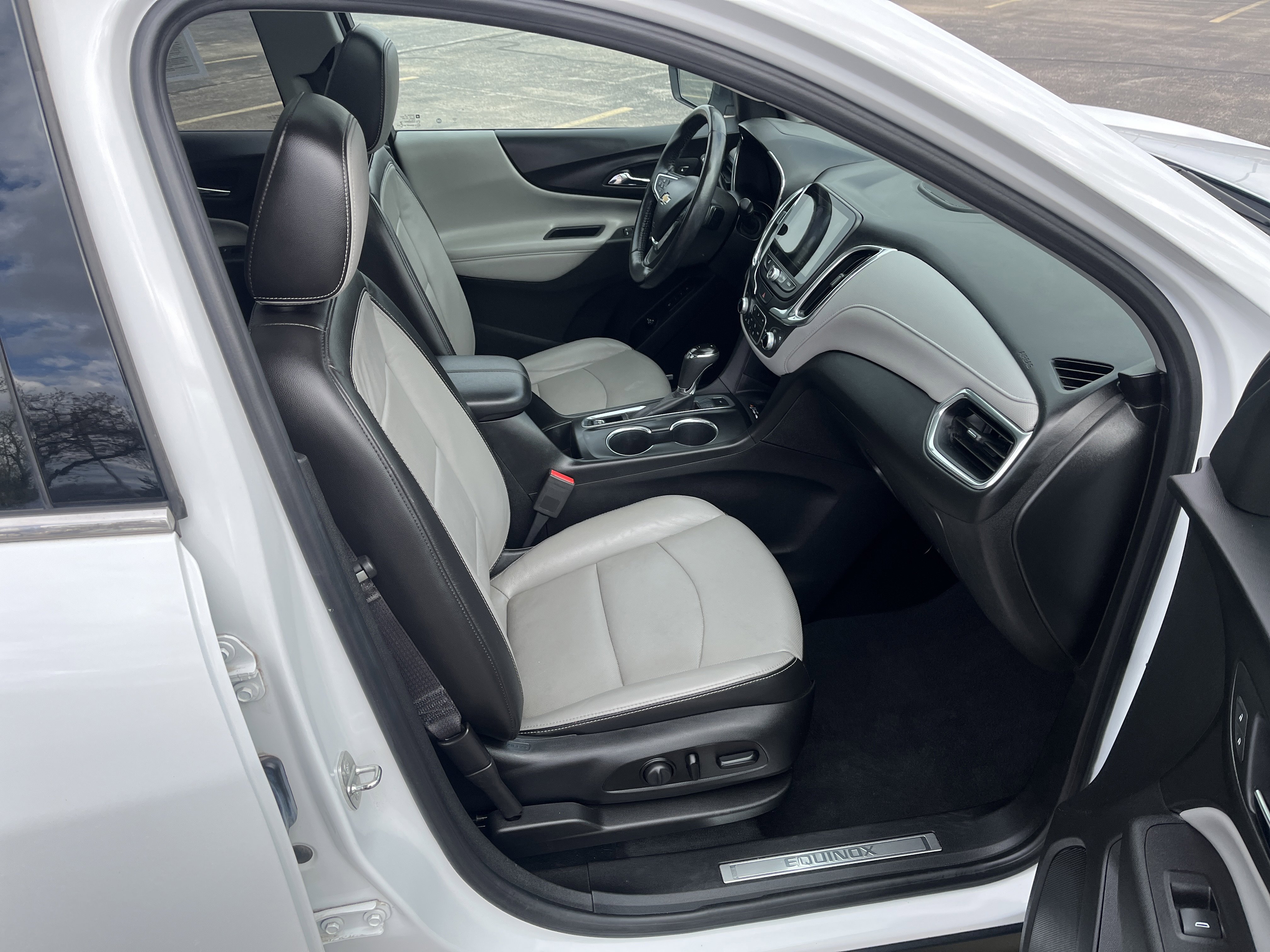 Used 2020 Chevrolet Equinox Premier AWD/4WD image 18