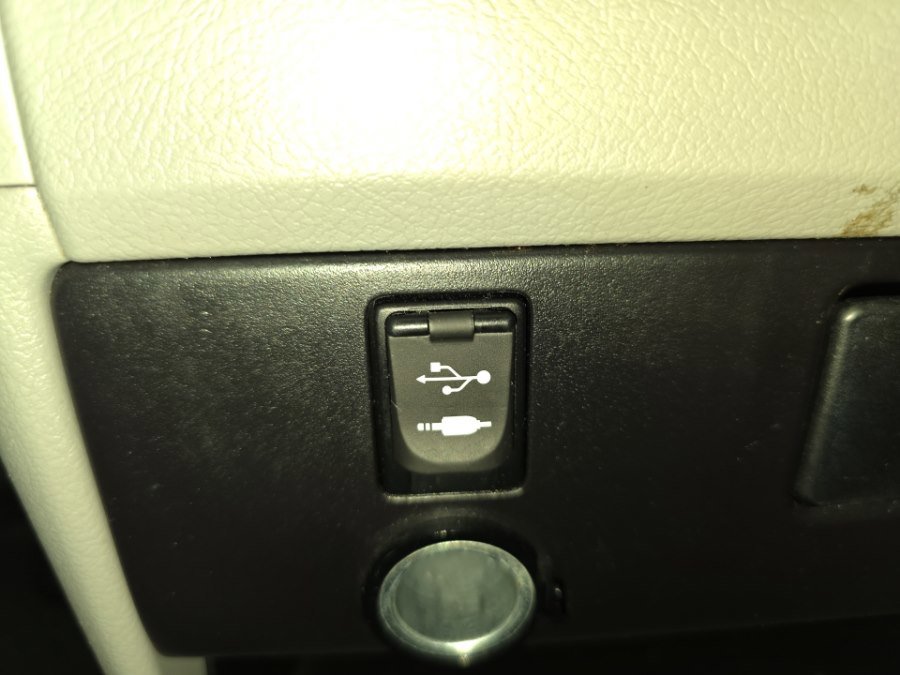 Used 2015 Toyota Sienna L FWD image 18