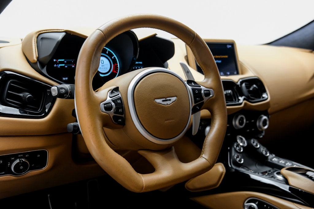 Used 2020 Aston Martin V8 Vantage Coupe RWD image 17